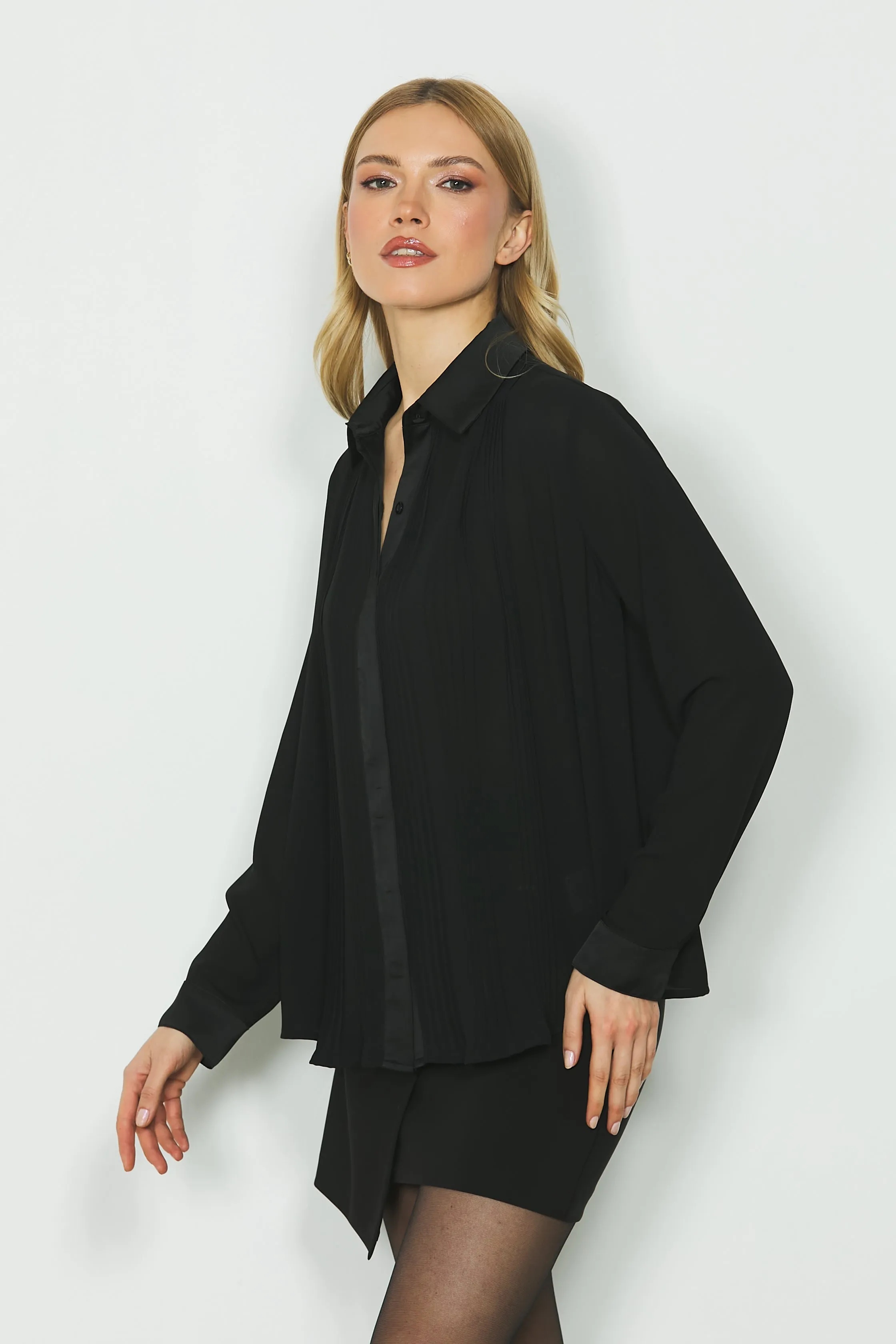 Camicia ELISABETHS manica lunga plisse' con contrasti, in raso